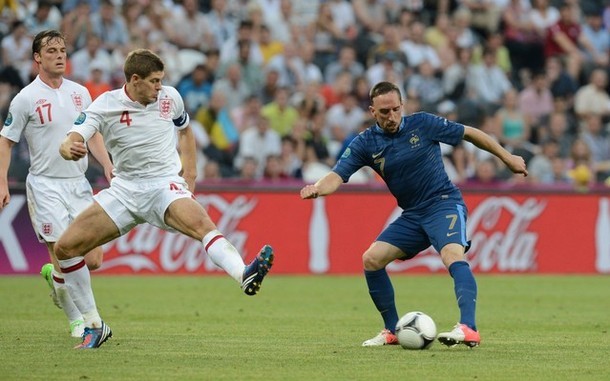 Tuyển Anh chơi chặt chẽ và tích cực khóa chặt ngòi nổ Ribery.